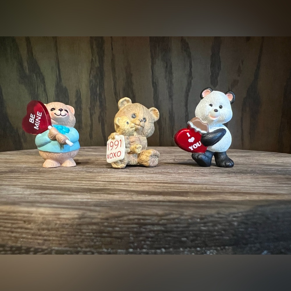 Hallmark Merry Miniatures Valentine's Day Set of 3 Bear Figurines